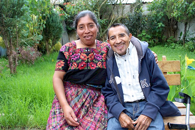 Man living on peritoneal dialysis, with his partner and caregiver. Photo by David Flood.