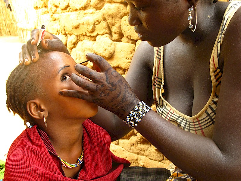 Kohl being applied for beauty and eye health